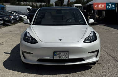 Седан Tesla Model 3 2023 в 