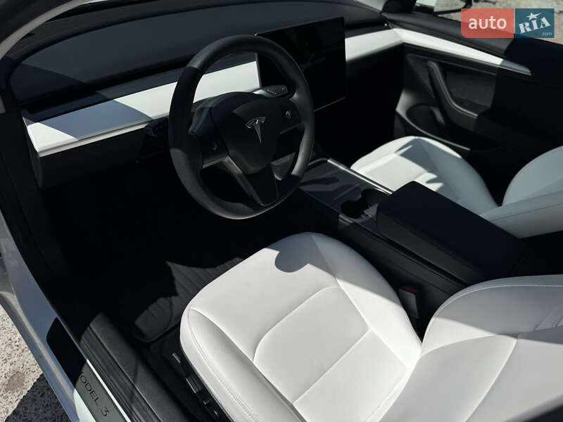 Седан Tesla Model 3 2023 в Житомире