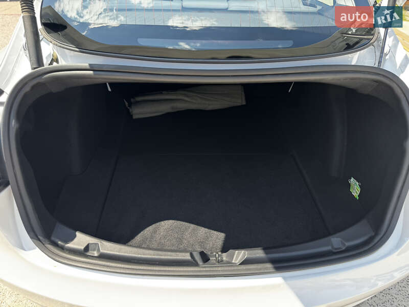 Седан Tesla Model 3 2023 в Житомире