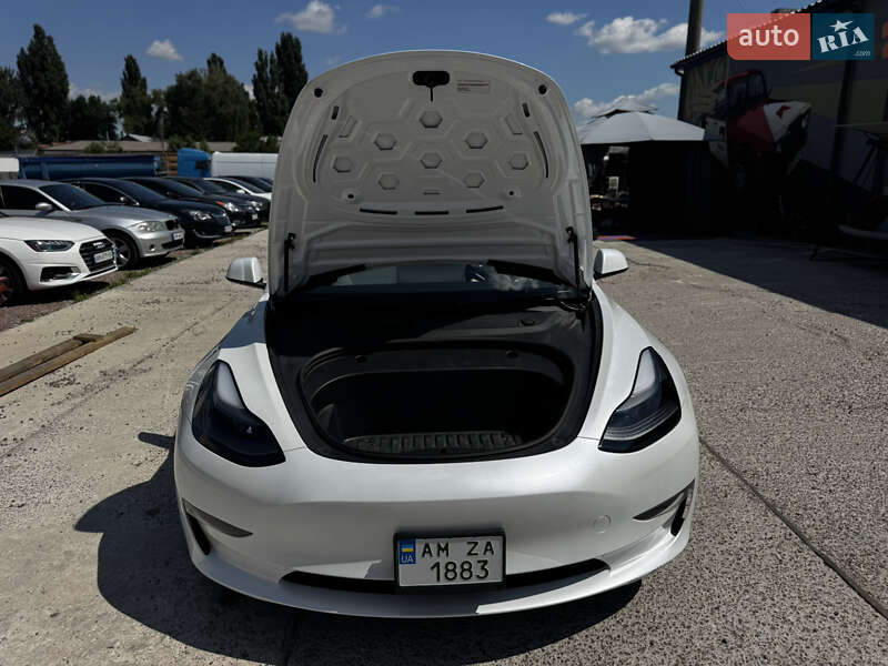 Седан Tesla Model 3 2023 в Житомире
