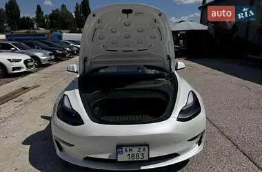 Седан Tesla Model 3 2023 в 
