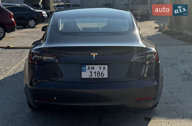 Седан Tesla Model 3 2023 в 