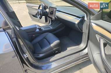 Седан Tesla Model 3 2023 в 