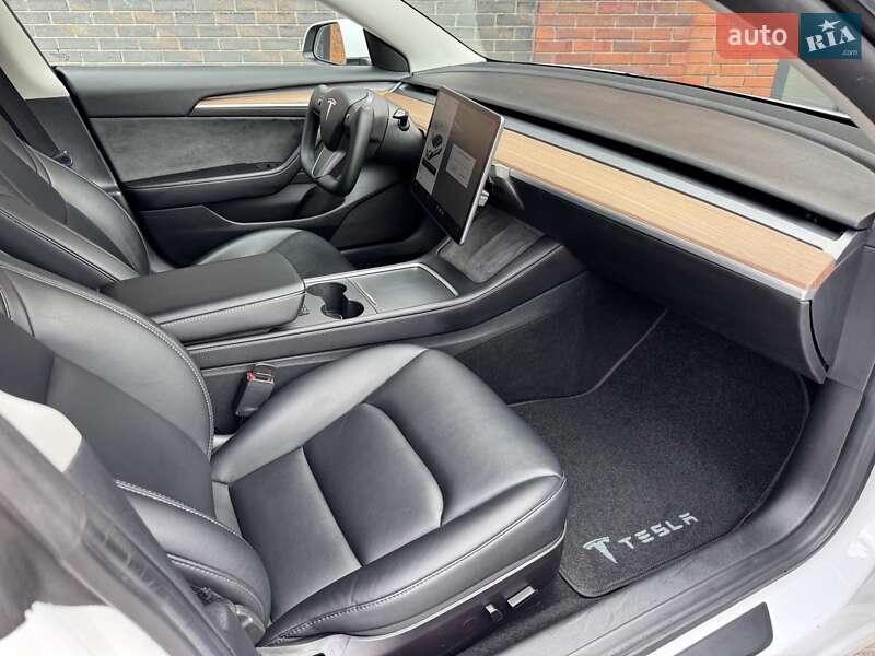 Седан Tesla Model 3 2021 в Кременчуці