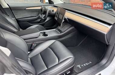 Седан Tesla Model 3 2021 в 