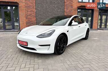 Седан Tesla Model 3 2021 в 