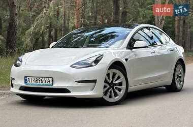 Седан Tesla Model 3 2022 в Киеве