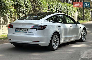 Седан Tesla Model 3 2022 в 