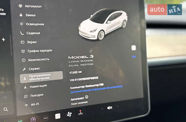 Седан Tesla Model 3 2022 в 