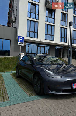 Седан Tesla Model 3 2022 в 