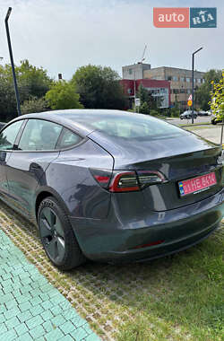 Седан Tesla Model 3 2022 в 