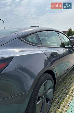 Седан Tesla Model 3 2022 в 