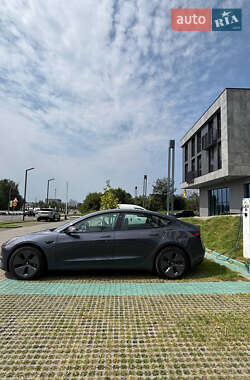Седан Tesla Model 3 2022 в 