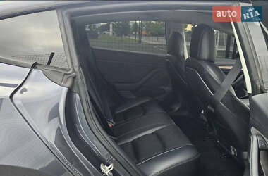 Седан Tesla Model 3 2022 в 