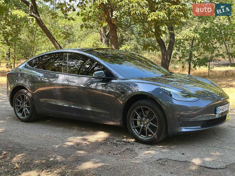Седан Tesla Model 3 2023 в Одессе