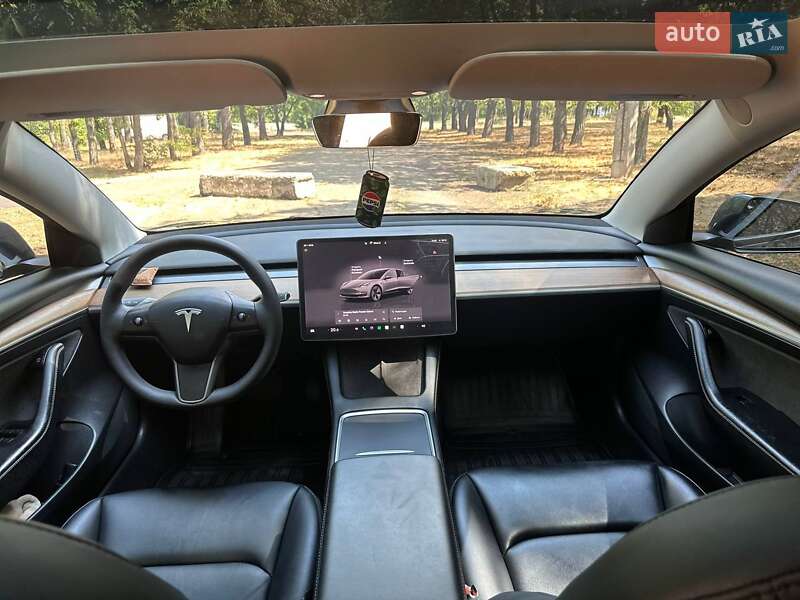 Седан Tesla Model 3 2023 в Одессе