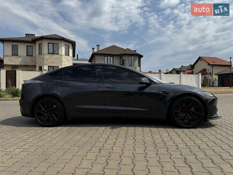 Седан Tesla Model 3 2024 в Одесі