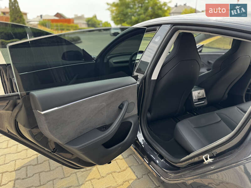 Седан Tesla Model 3 2024 в Одесі