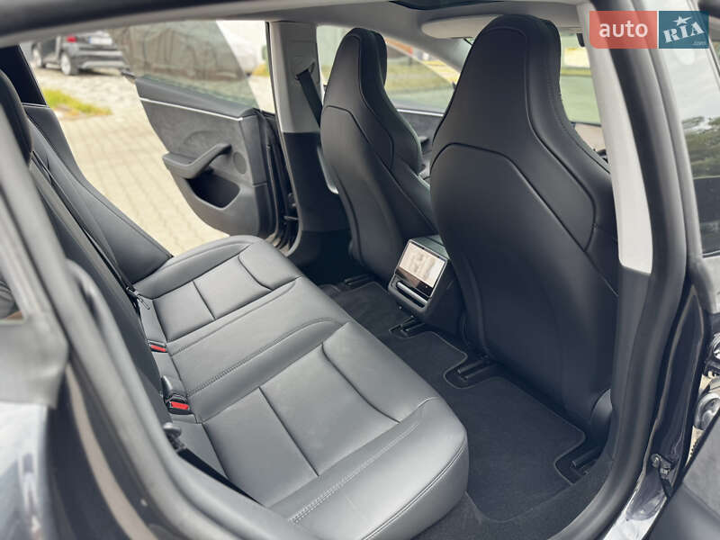 Седан Tesla Model 3 2024 в Одесі