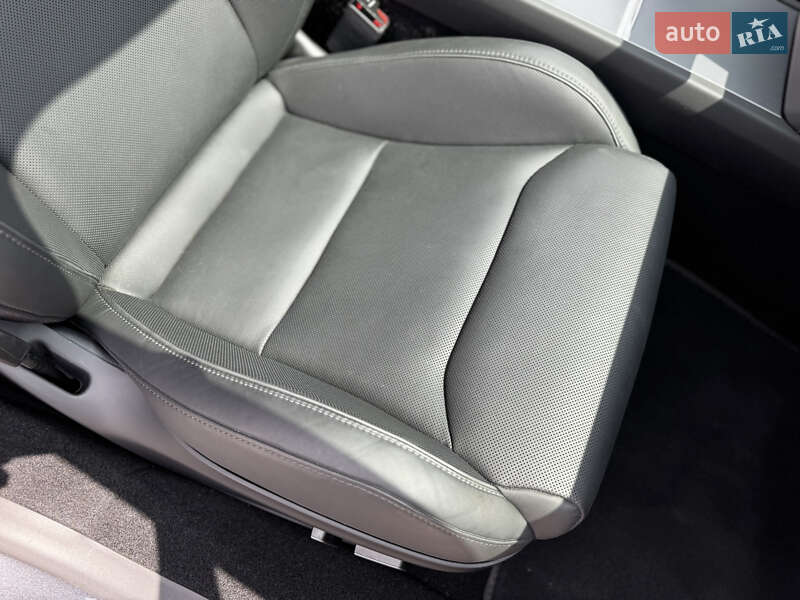 Седан Tesla Model 3 2024 в Одесі