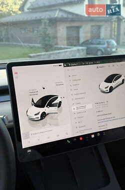 Седан Tesla Model 3 2022 в 