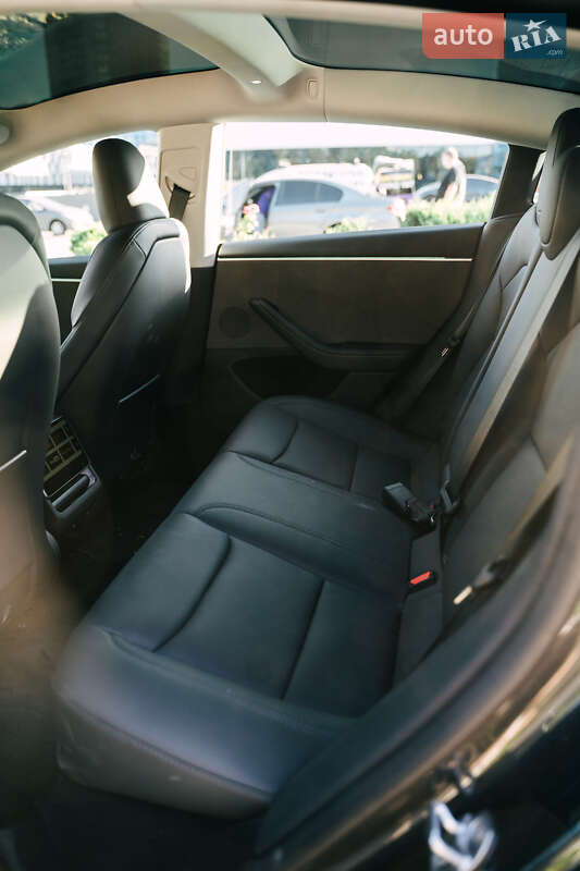 Седан Tesla Model 3 2024 в Одесі