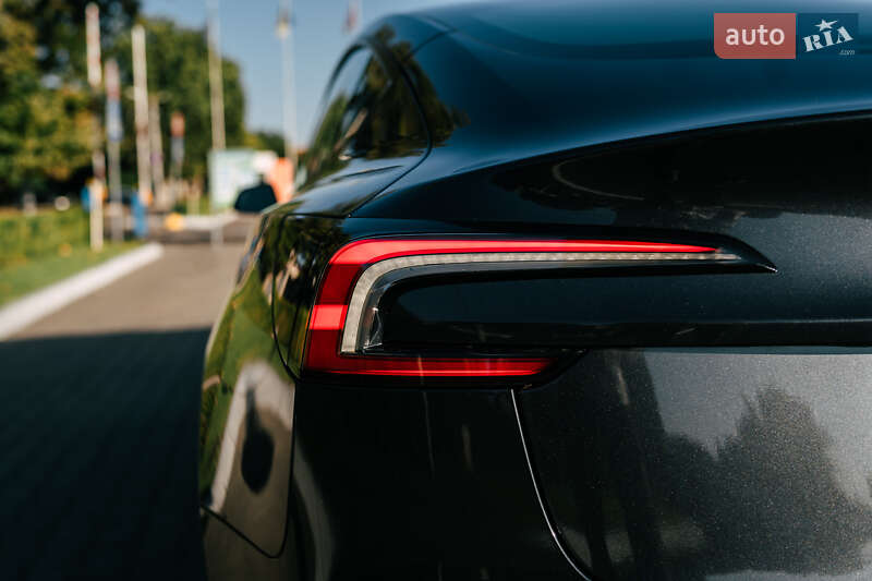 Седан Tesla Model 3 2024 в Одесі