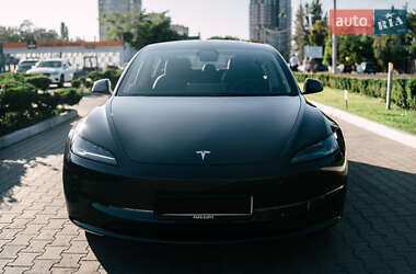 Седан Tesla Model 3 2024 в 