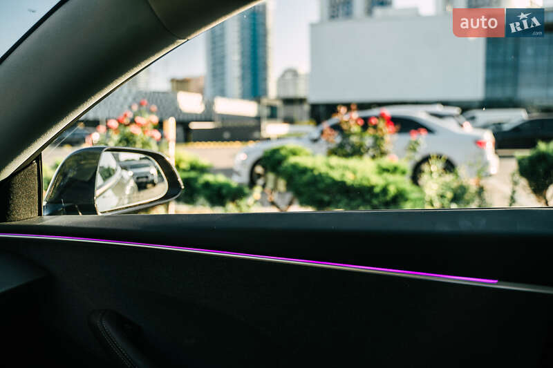 Седан Tesla Model 3 2024 в Одесі