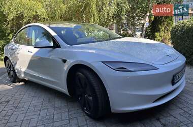 Седан Tesla Model 3 2024 в 
