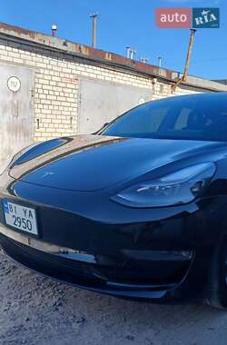 Седан Tesla Model 3 2022 в 