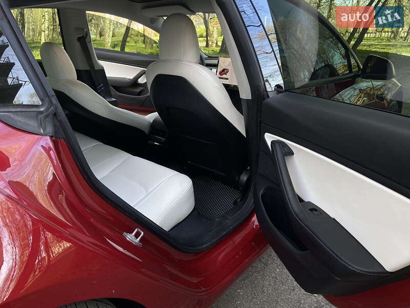 Седан Tesla Model 3 2020 в Тернополе