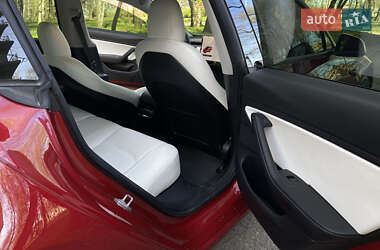 Седан Tesla Model 3 2020 в 