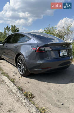 Седан Tesla Model 3 2022 в 