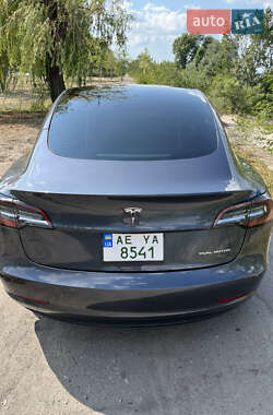 Седан Tesla Model 3 2022 в 