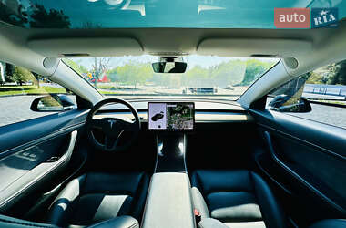 Седан Tesla Model 3 2020 в 
