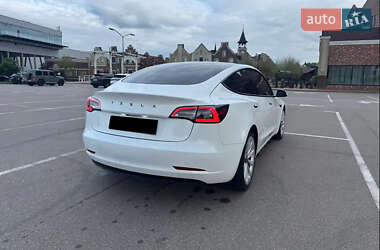 Седан Tesla Model 3 2021 в 