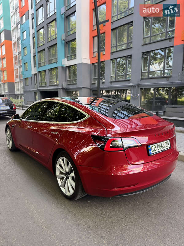 Седан Tesla Model 3 2018 в Чернигове