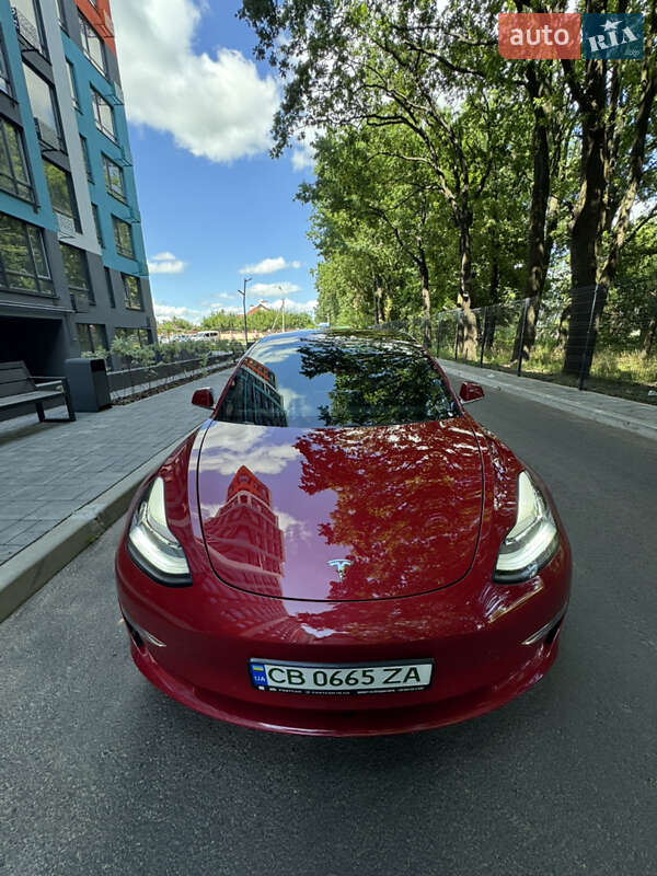 Седан Tesla Model 3 2018 в Чернигове