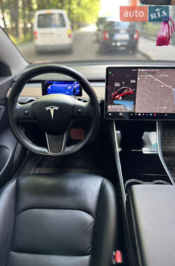Седан Tesla Model 3 2018 в Чернигове