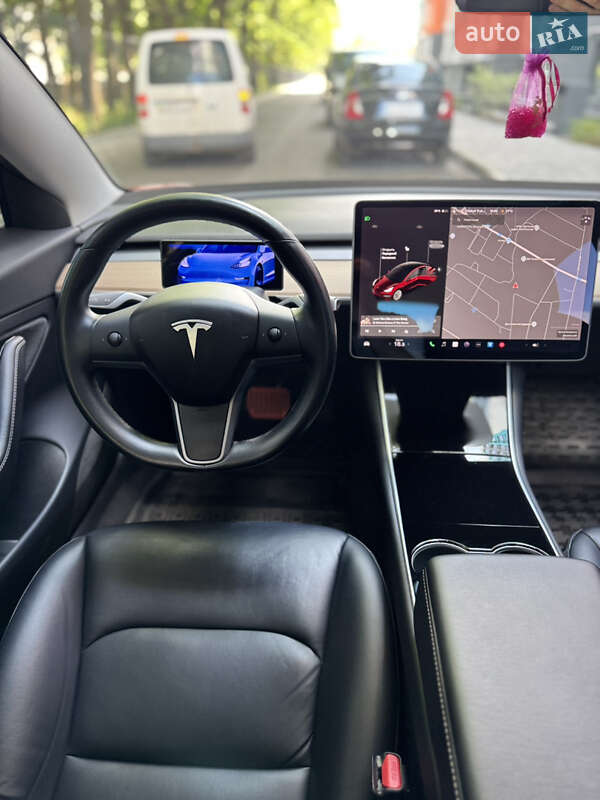 Седан Tesla Model 3 2018 в Чернигове