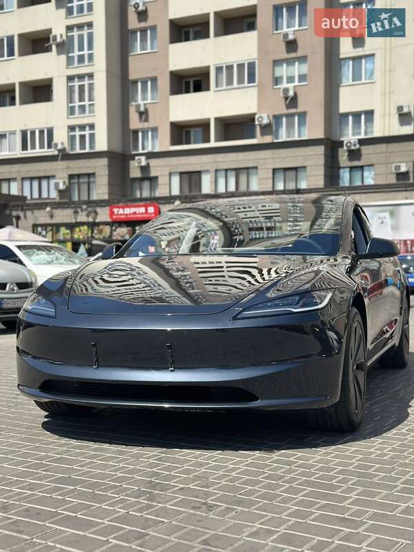 Tesla Model 3 2024