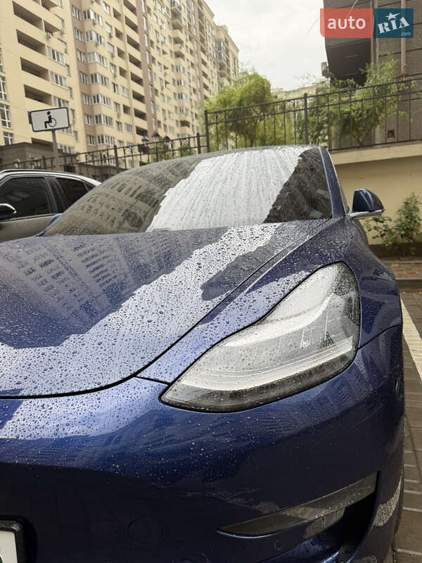 Седан Tesla Model 3 2018 в Одесі