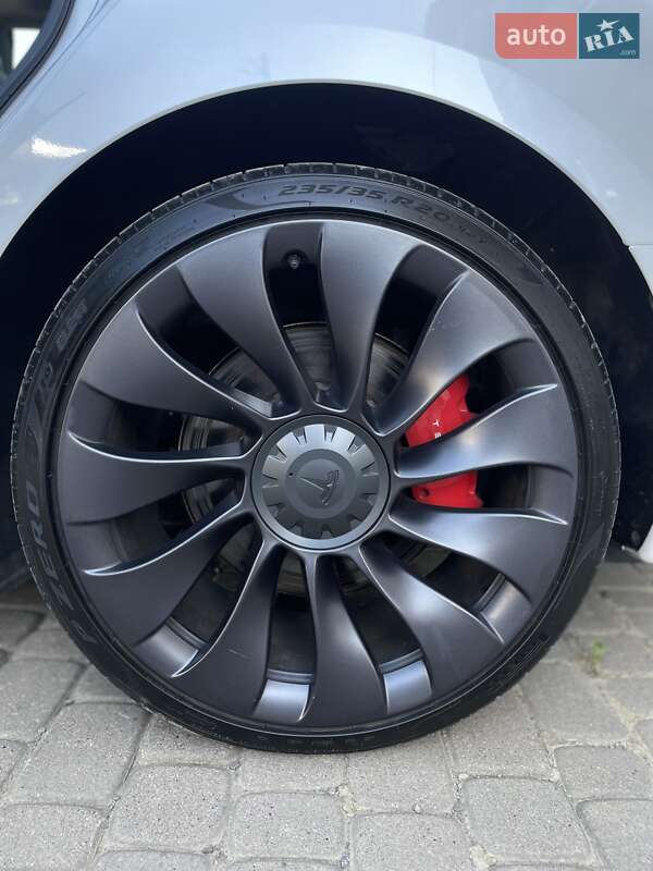 Седан Tesla Model 3 2021 в Ужгороде