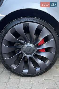 Седан Tesla Model 3 2021 в 