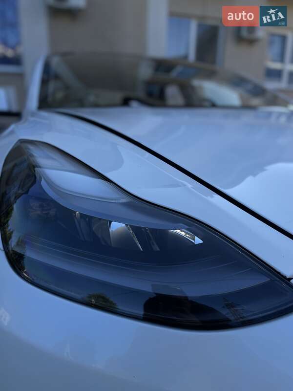 Седан Tesla Model 3 2021 в Ужгороде