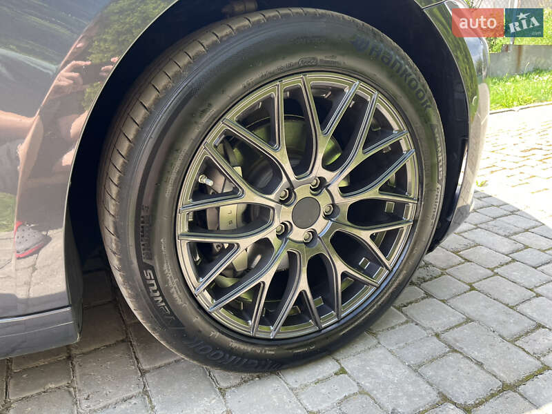 Седан Tesla Model 3 2019 в Львове