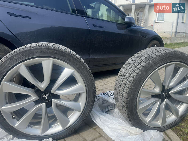 Седан Tesla Model 3 2019 в Львове