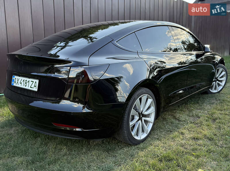 Седан Tesla Model 3 2020 в 