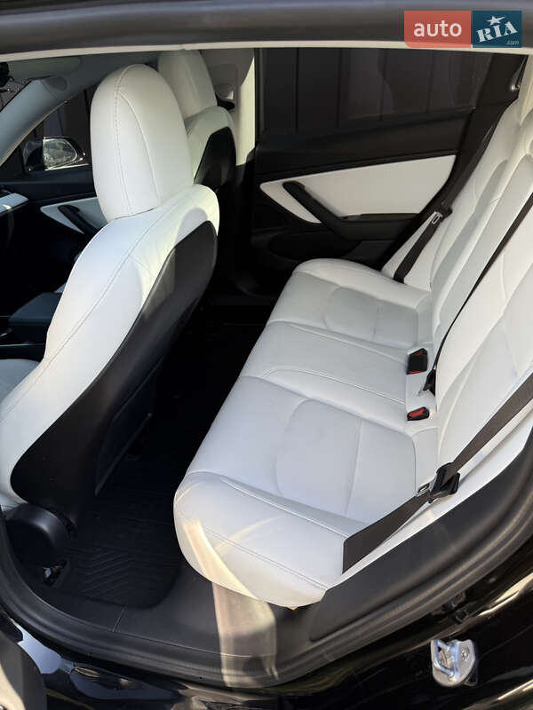 Седан Tesla Model 3 2020 в Харкові